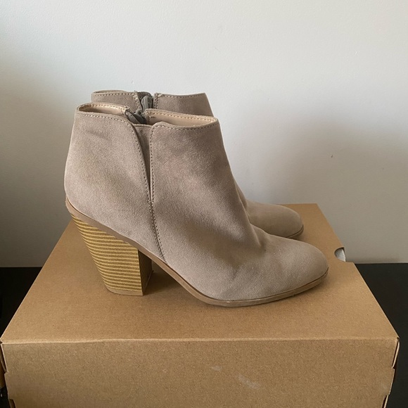 Faux Suede Banana Republic Grey Booties - Picture 4 of 7